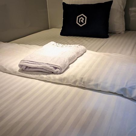 Hotel Rosalyne Sleepbox Tugu 2 Yogyakarta Exterior foto